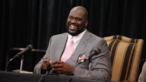 十五年后再看奥尼尔退役发布会：那个西装革履的超人，依然是我们最快乐的回忆