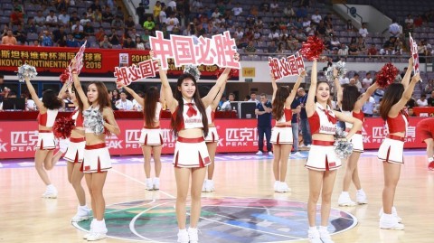 斯坦科维奇杯京城激战 篮球宝贝热舞助燃中国红