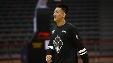 辽宁男篮光影瞬间：那些笑容与汗水交织的争冠岁月